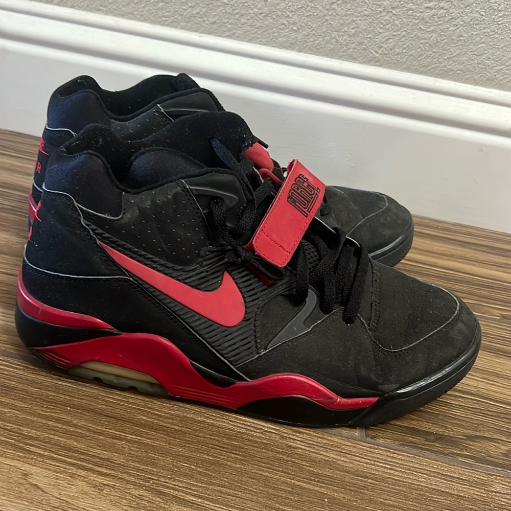 Men’s Nike Air Force size 12